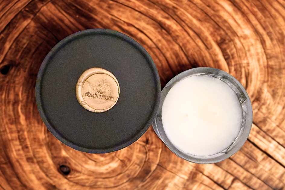Autumn 10oz Scented Candle- Cinnamon, Clove, Tonka, Vanilla Bean